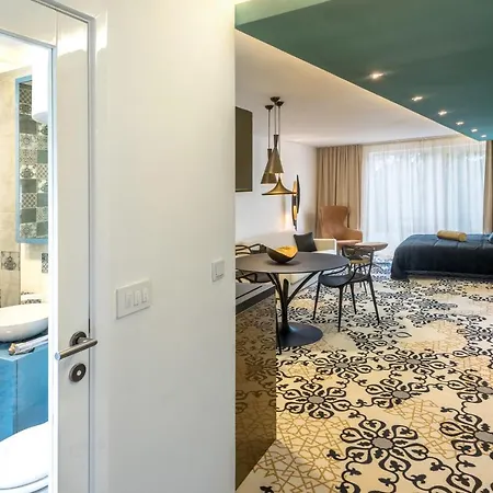 Metropolitan London, Marrakesh & Tokyo *