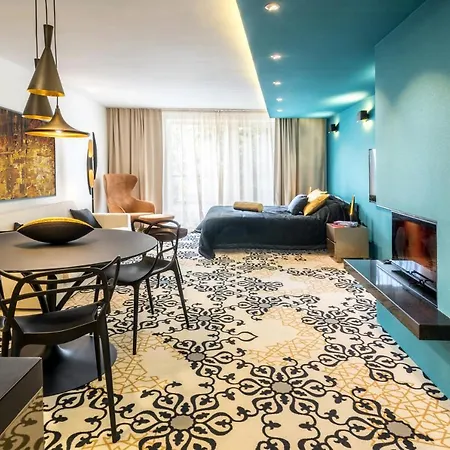 Metropolitan London, Marrakesh & Tokyo Apartment *