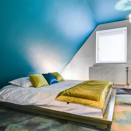 Metropolitan London, Marrakesh & Tokyo