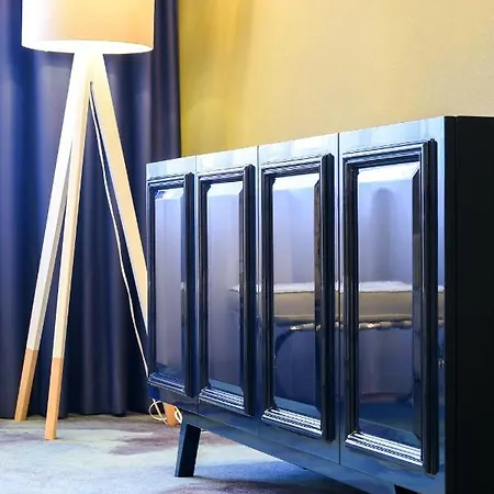 Metropolitan London, Marrakesh & Tokyo *