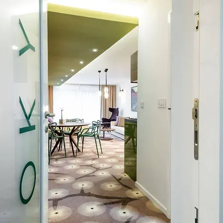 Metropolitan London, Marrakesh & Tokyo Jahorina